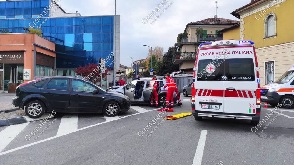 Crema News - Altro incidente al rondò
